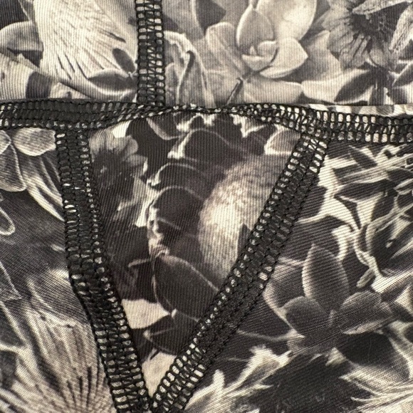 Lululemon Run Inspire Crop II in Flowabunga Black Angel Wing Size 10 - Picture 7 of 12